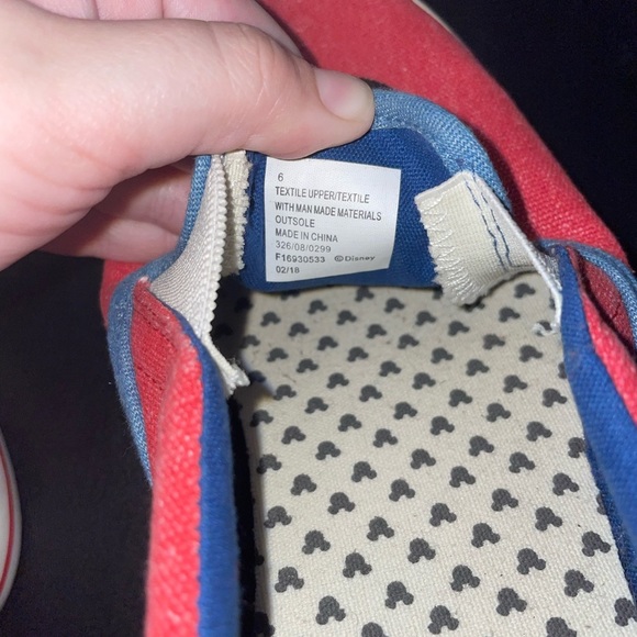 Disney x Junk Food Mickey Sneakers Size 6 Vacation Holiday Trip Souvenir - Picture 7 of 8